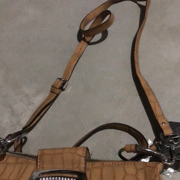 Tan Guess Purse - Picture 12 of 12